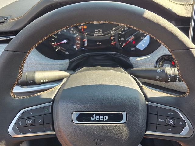 New 2026 Diamond Black Crystal Pearlcoat Jeep Latitude image 23