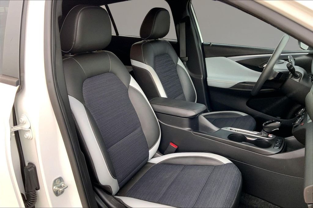 Used 2024 Summit White Buick Preferred image 7