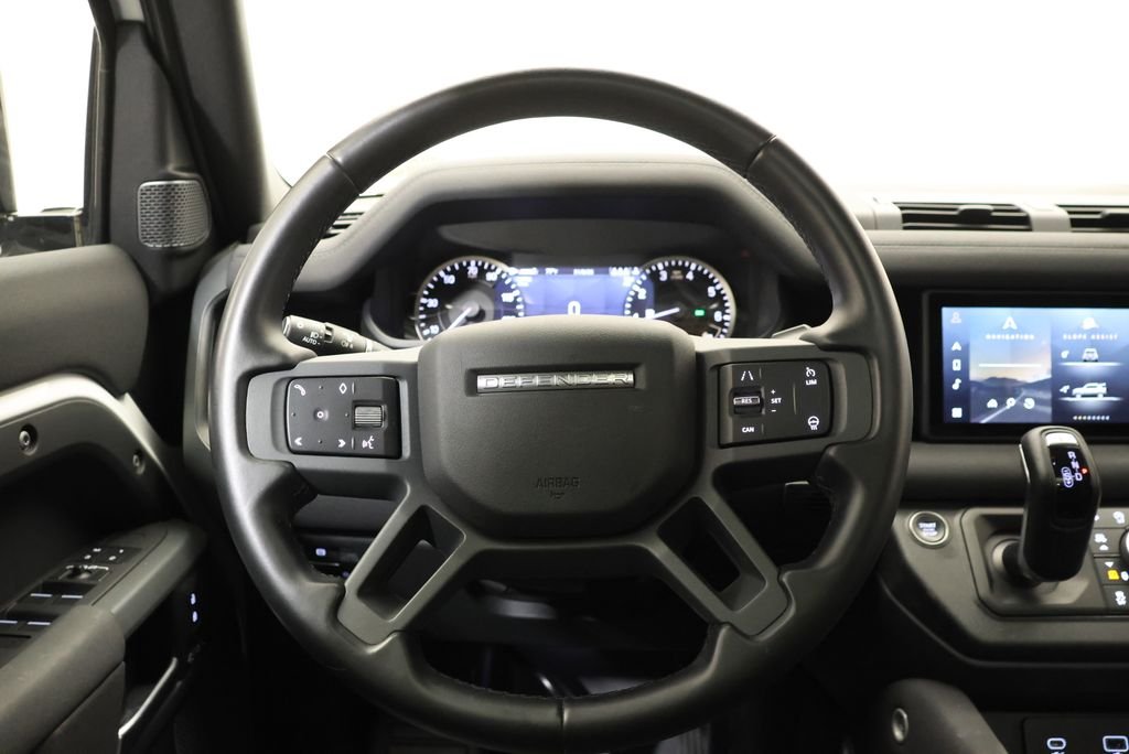 Used 2023 Fuji White Land Rover X-Dynamic SE image 16