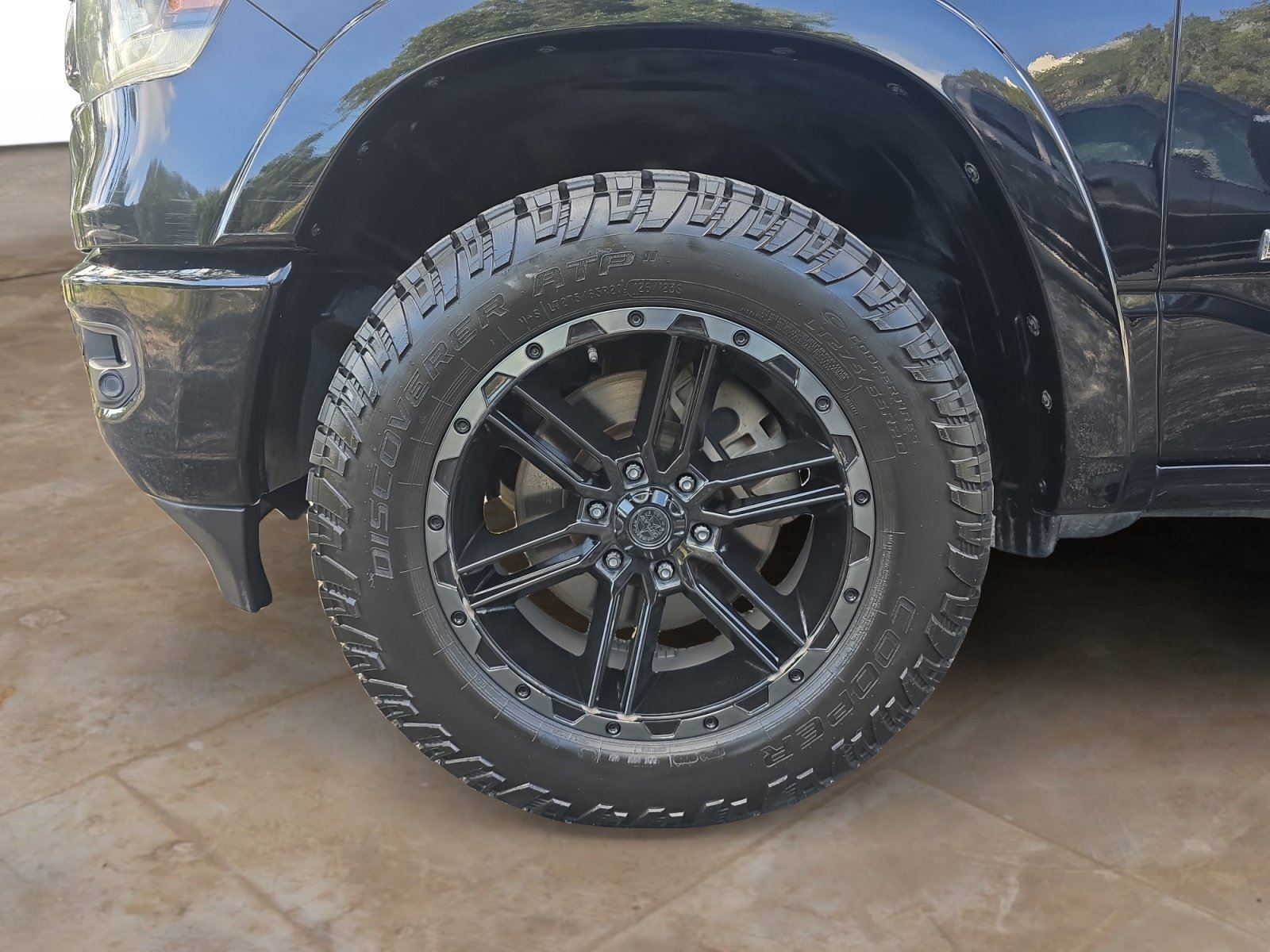 Used 2021 Diamond Black Crystal Pearlcoat Ram Laramie image 30