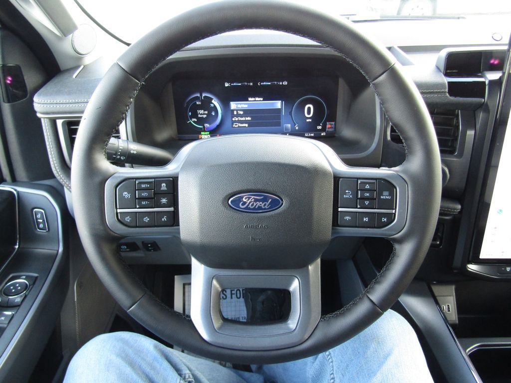 2025 Ford F-150 Lightning Flash - Photo 23