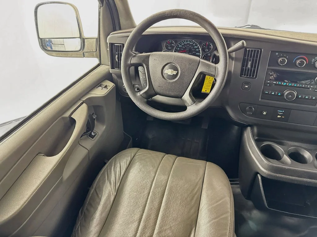 Used 2008 Summit White Chevrolet LS image 23