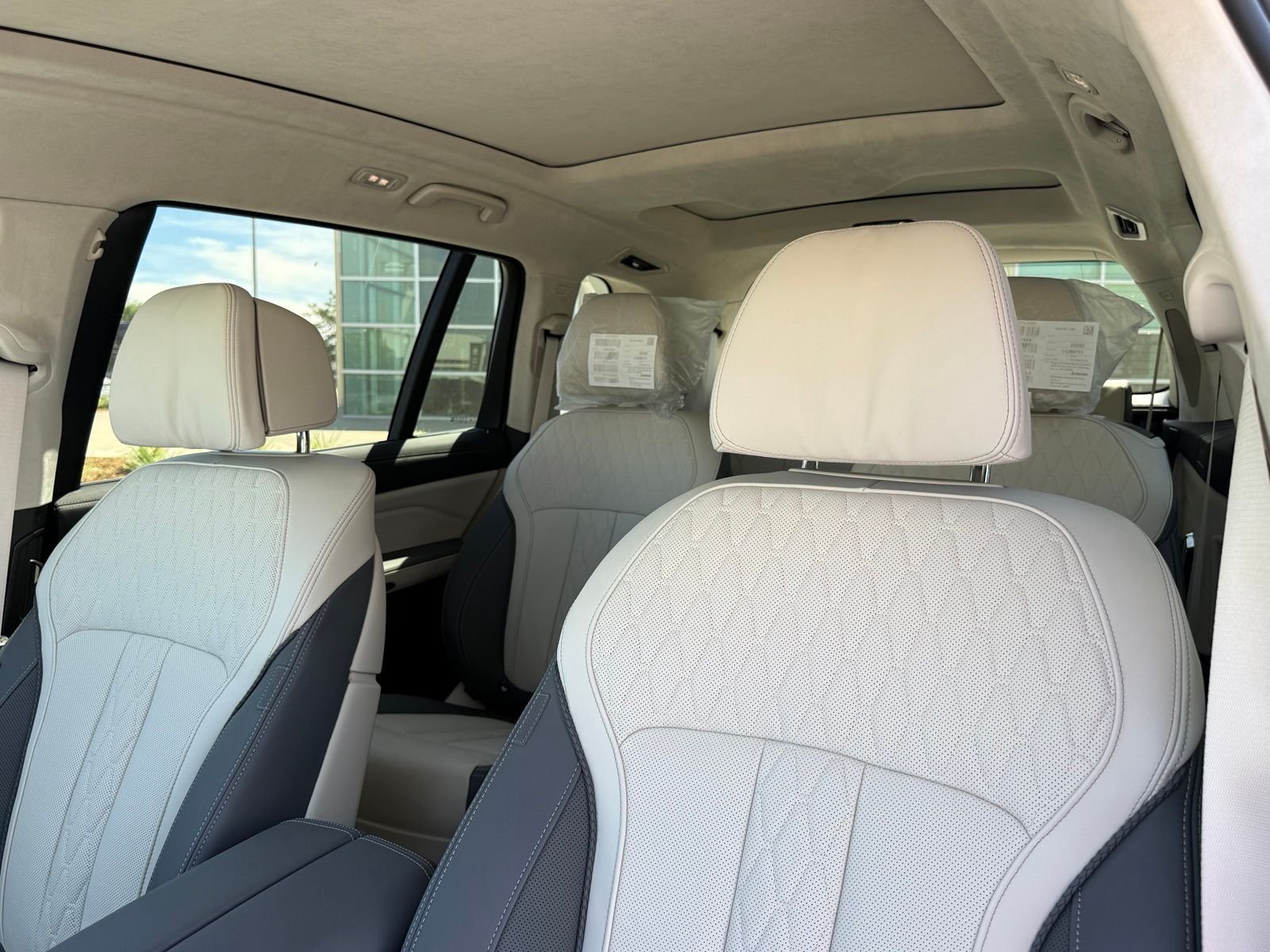 New 2027 Mineral White Metallic BMW xDrive40i image 21
