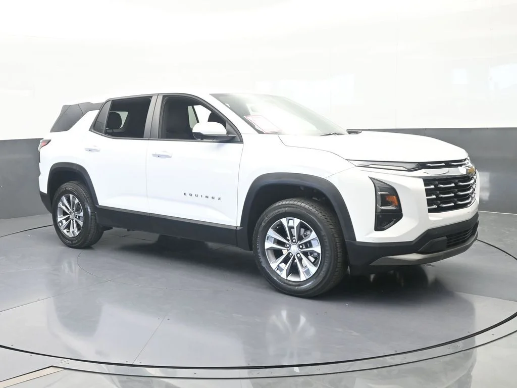 Used 2025 Summit White Chevrolet LT image 8