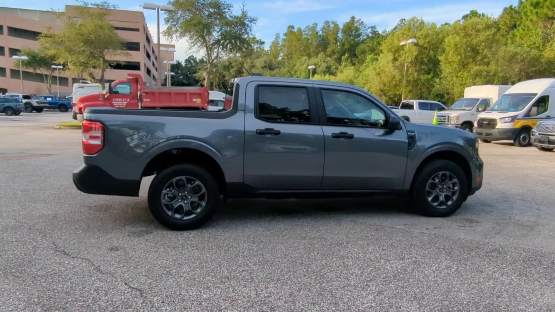 New 2026 Carbonized Gray Metallic Ford XLT image 28