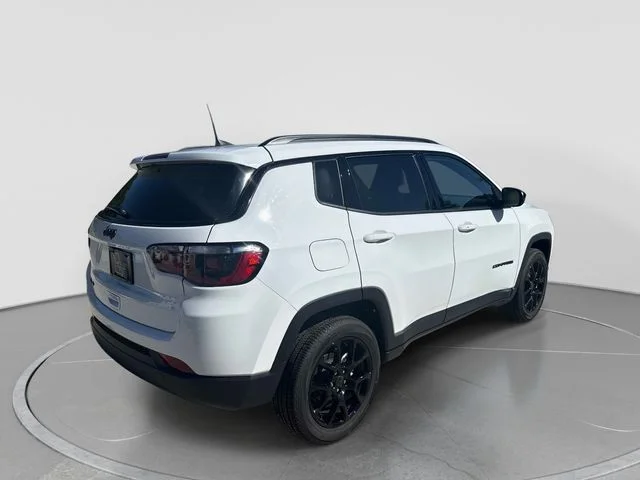 New 2026 Bright White Clear-Coat Exterior Paint Jeep Latitude image 8