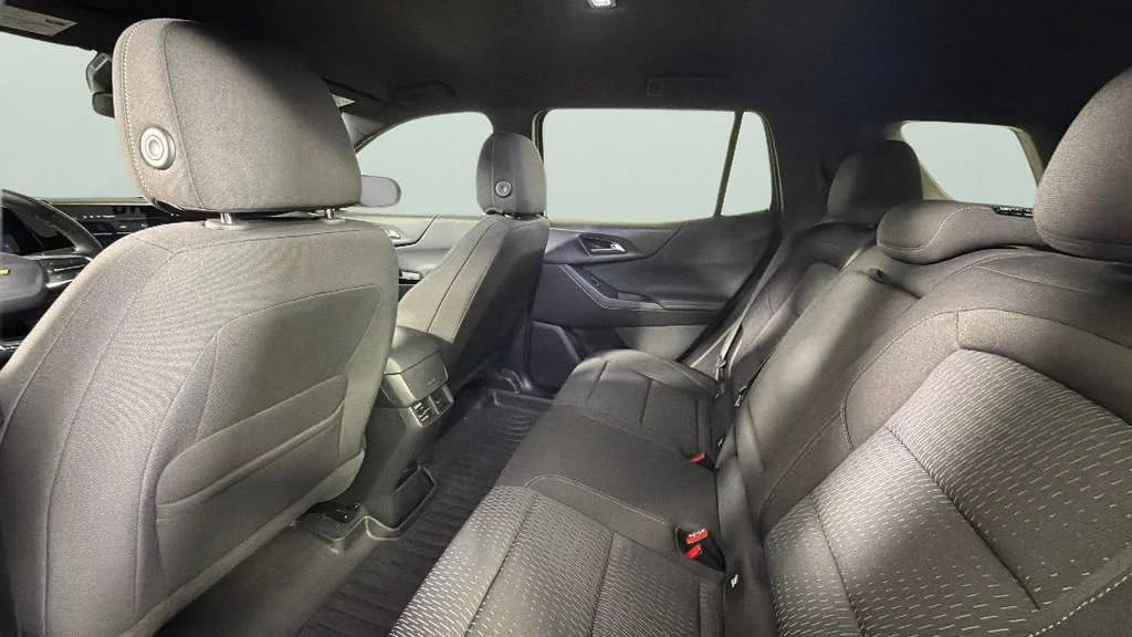 Used 2026 Summit White Chevrolet LT image 27