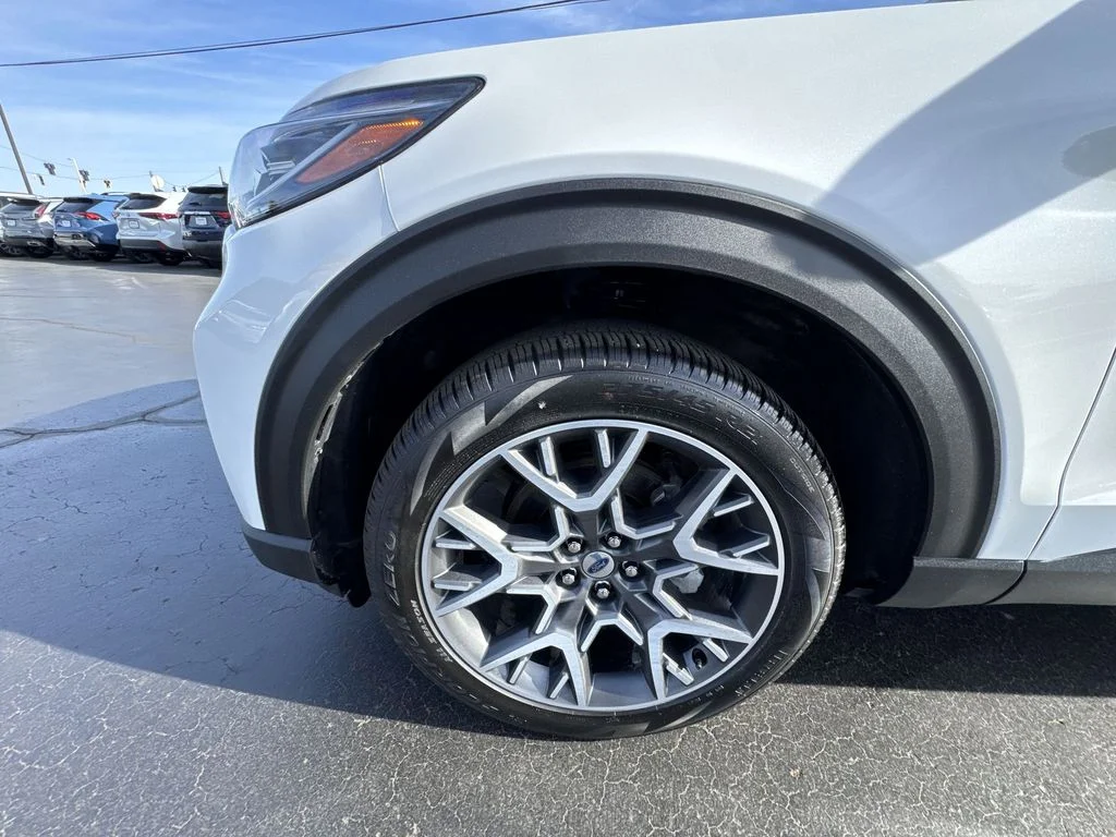 Used 2025 White Ford Platinum image 10