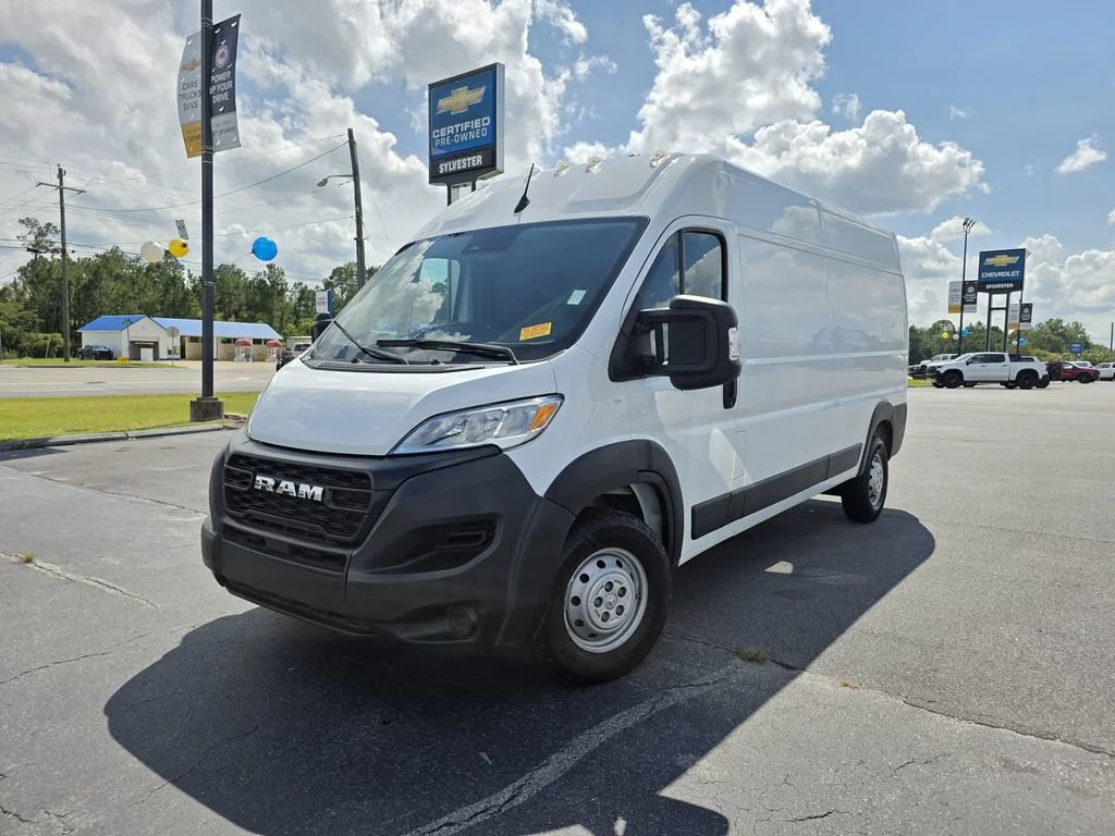 Used 2023 White Ram  image 1