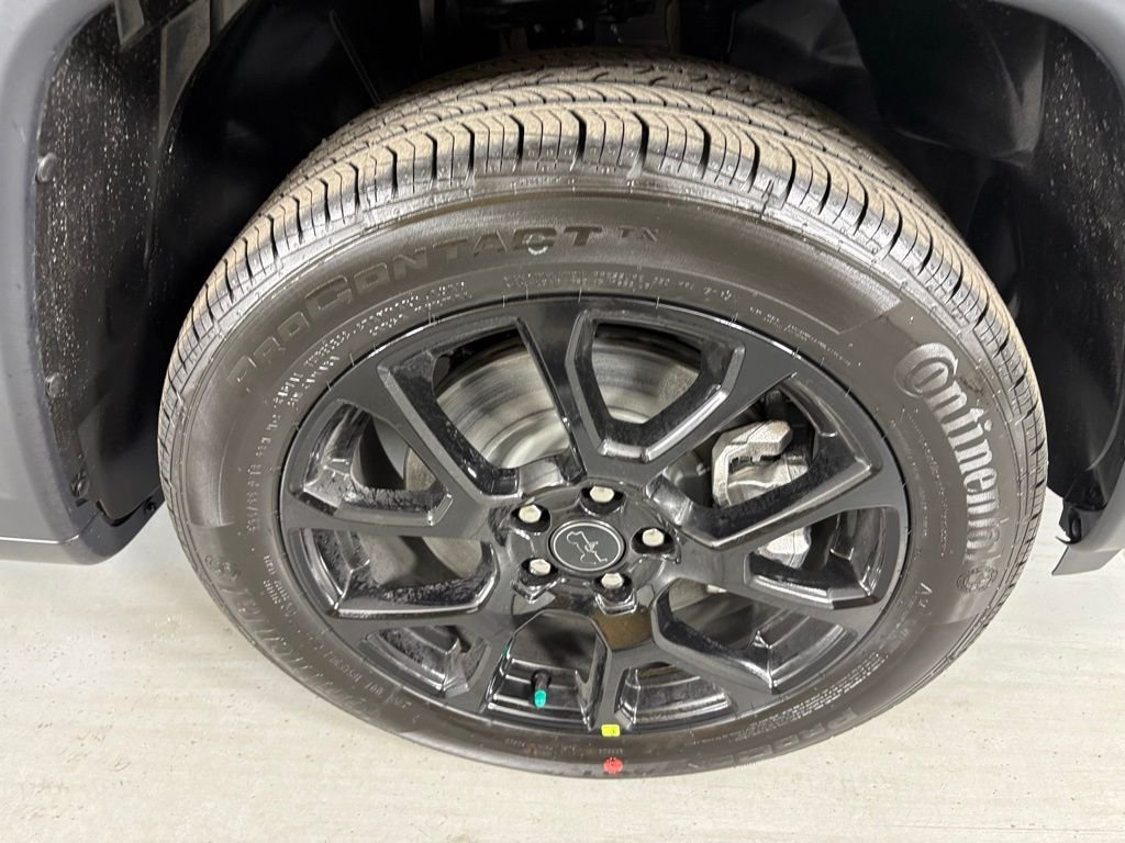 New 2026 Diamond Black Crystal Pearl-Coat Exterior Paint Jeep Latitude image 10