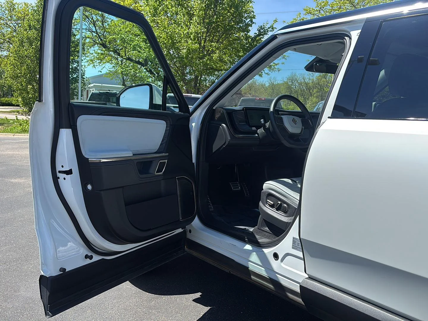 Used 2024 Glacier White Rivian Adventure image 2