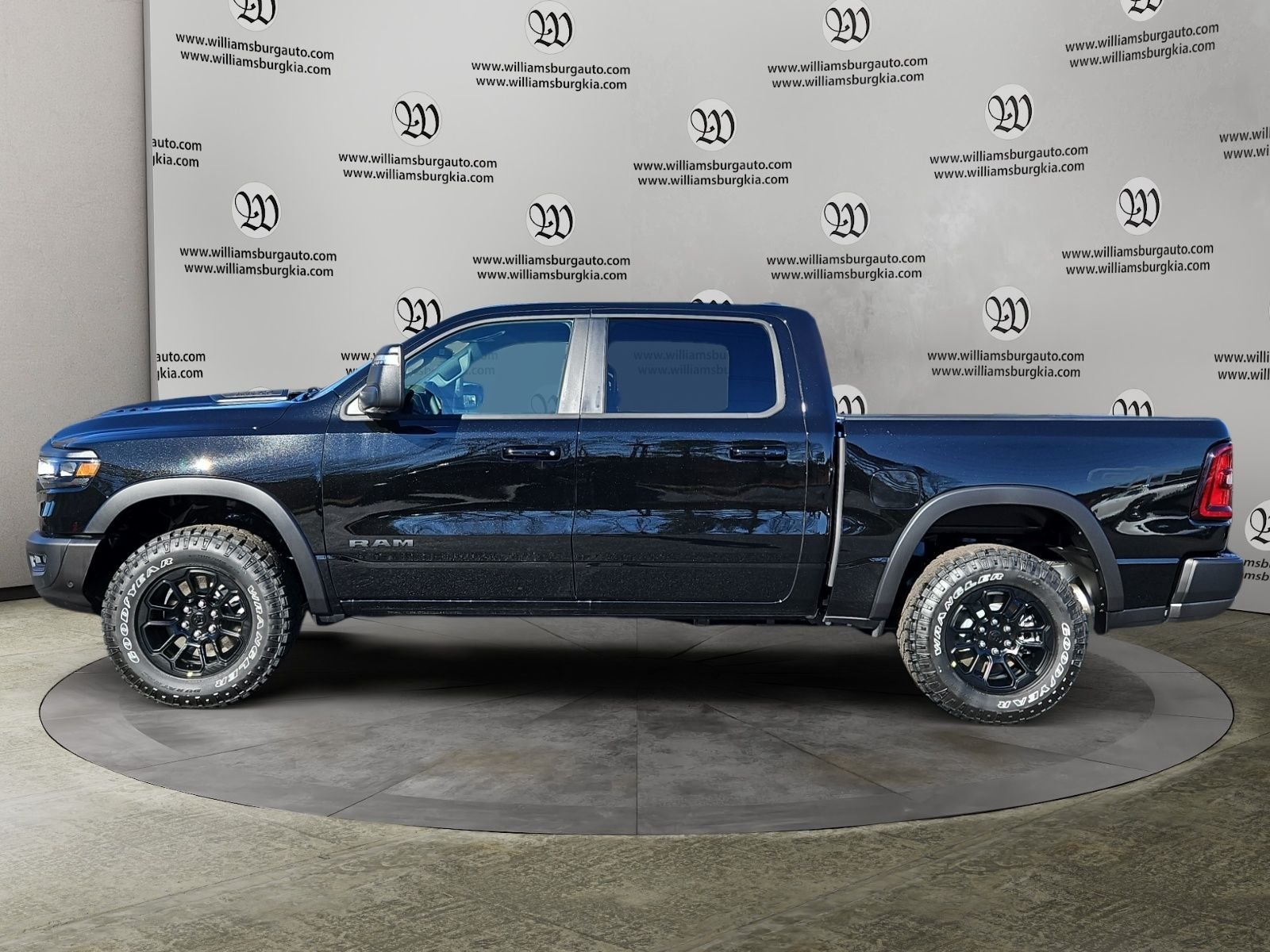 New 2026 Diamond Black Crystal Pearl-Coat Exterior Paint RAM Rebel image 2