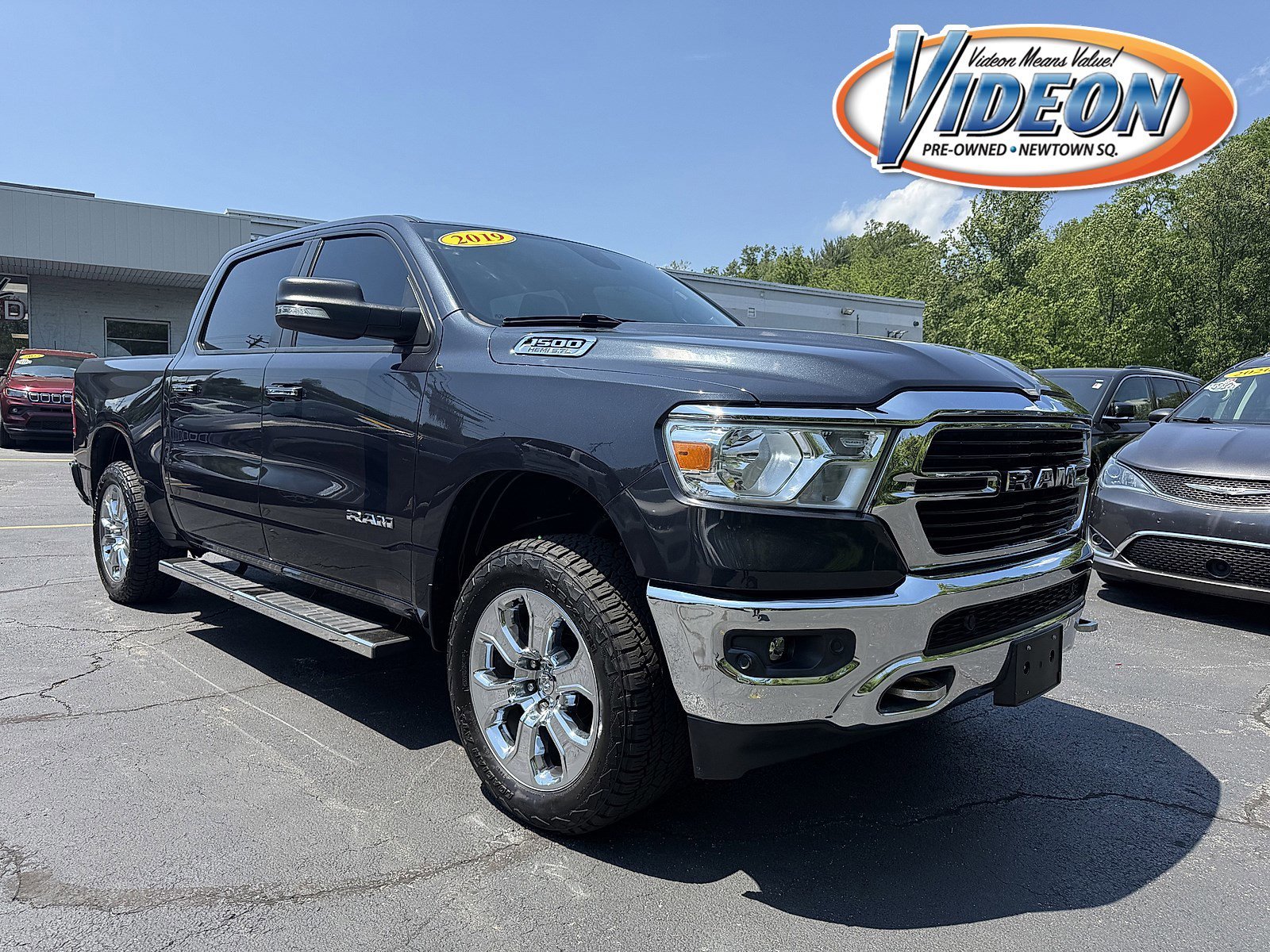 2019 RAM 1500 Big Horn/Lone Star 4x4 Crew Cab 5'7's photo