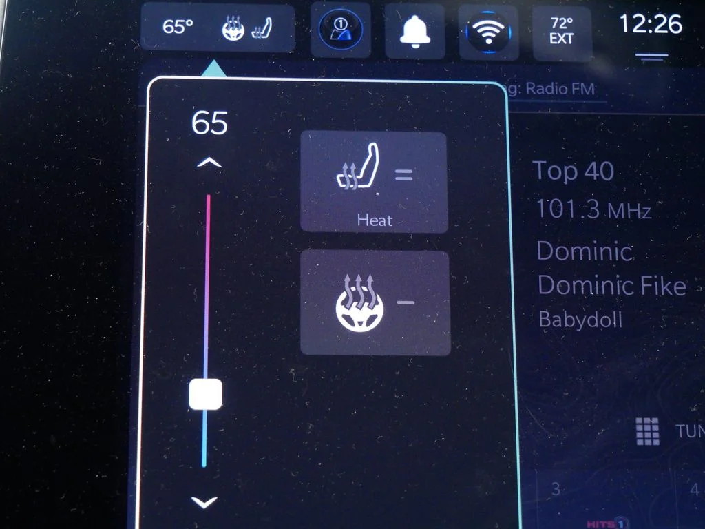 New 2026 Diamond Black Crystal Pearlcoat Jeep Latitude image 25