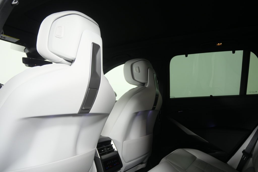 New 2027 Alpine White BMW  image 19