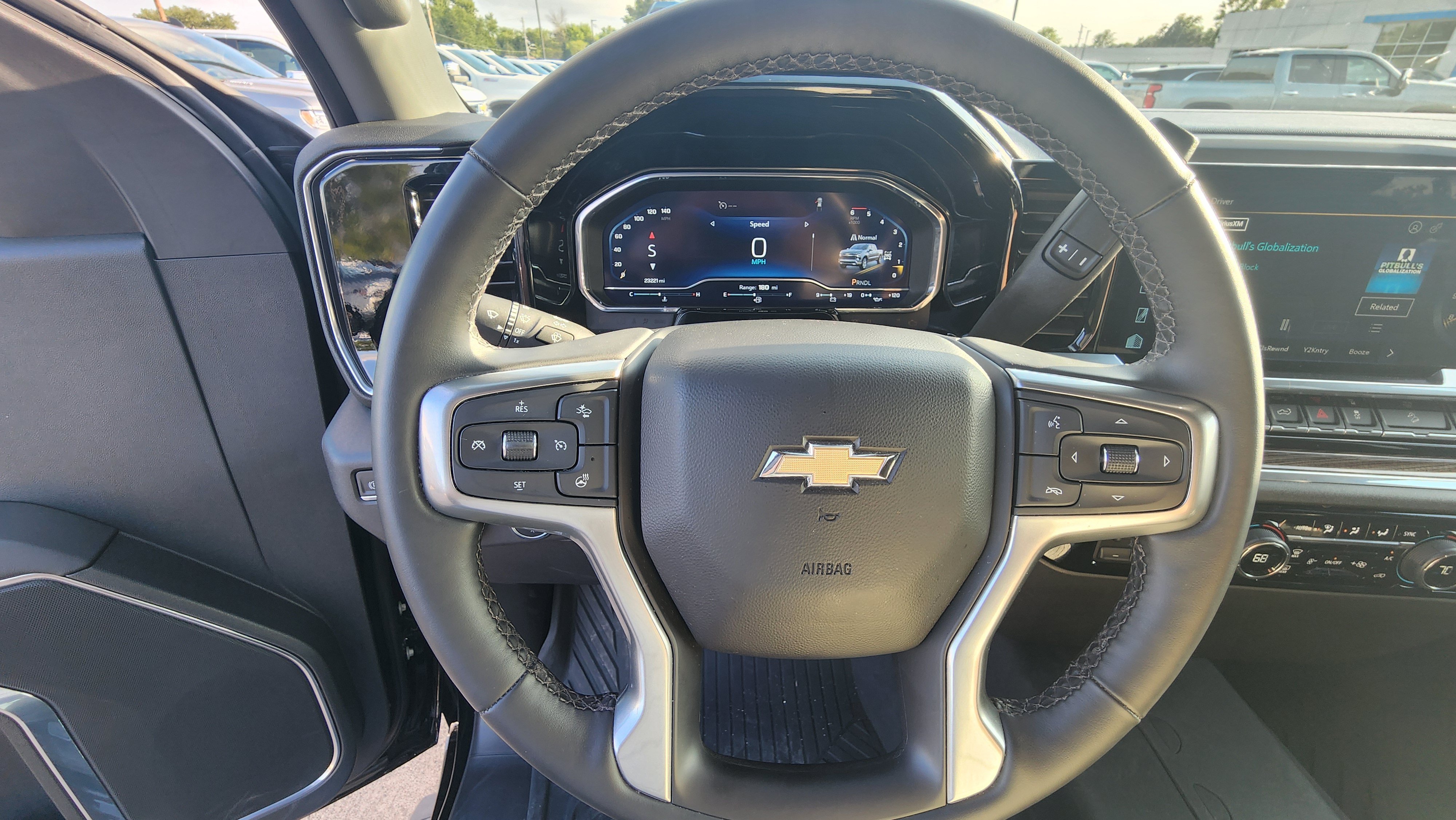 2023 Chevrolet Silverado 1500 LT - Photo 10