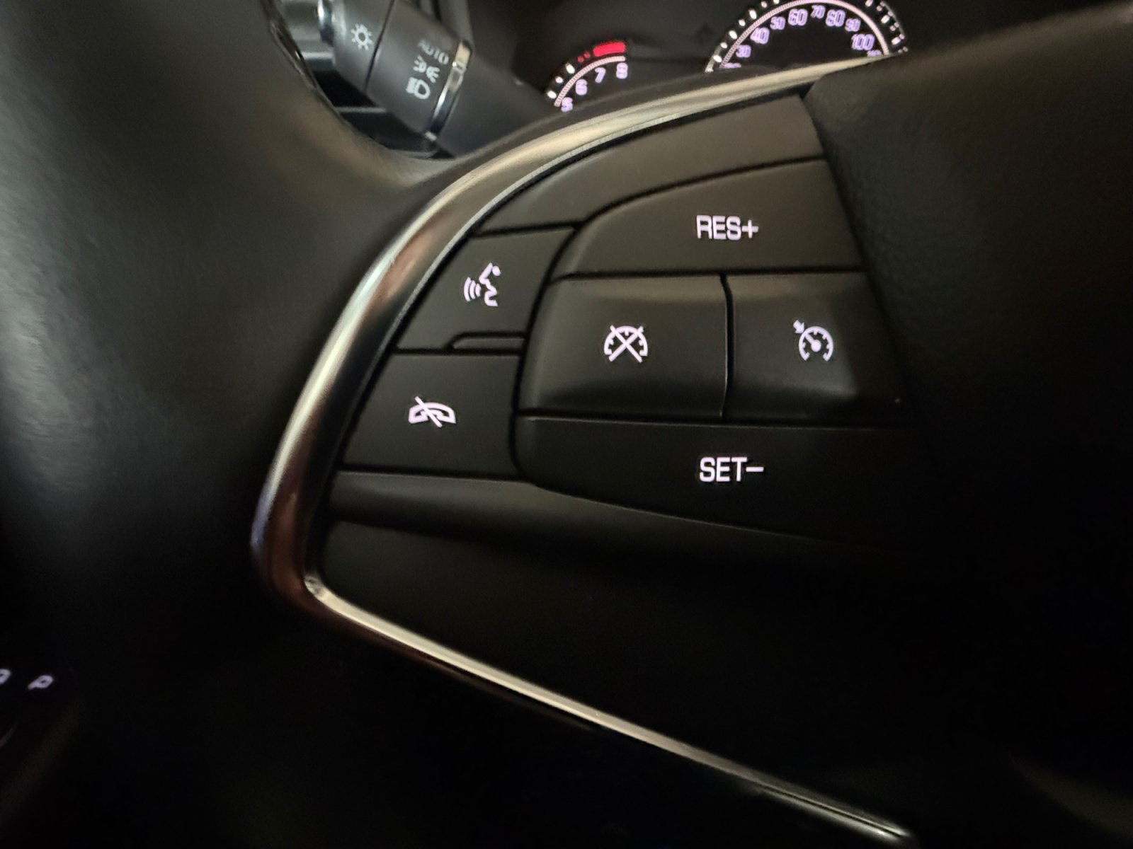 Used 2019 Crystal White Tricoat Cadillac Premium Luxury FWD image 22