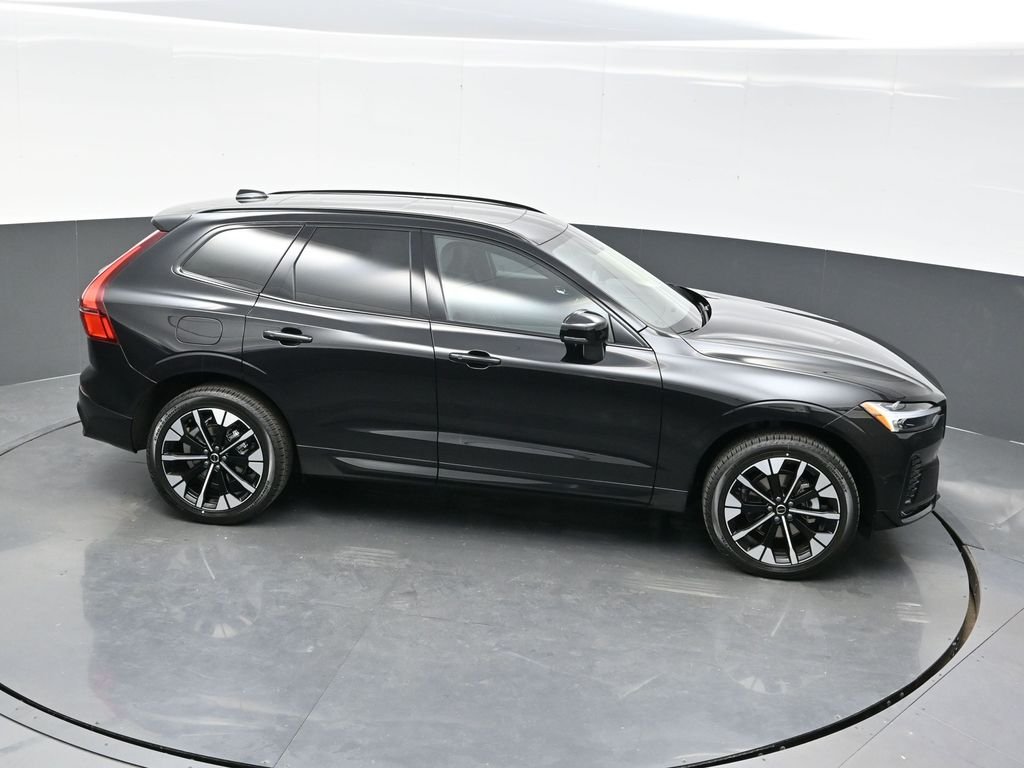 2026 Volvo XC60 Plus - Photo 23
