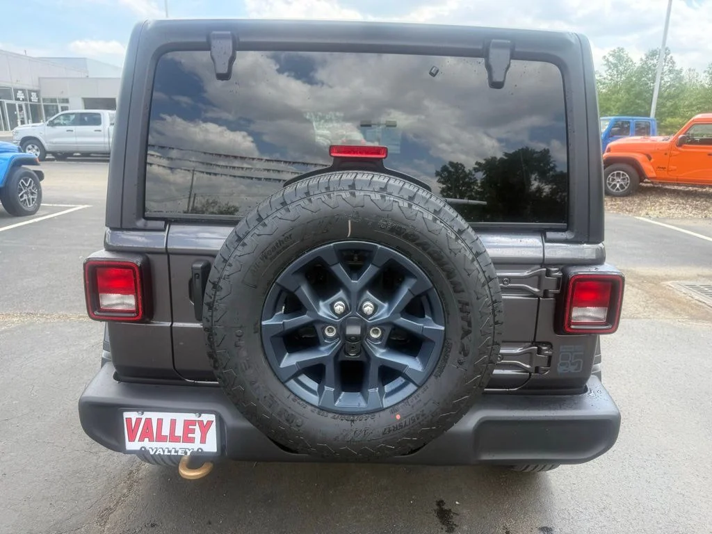New 2026 Granite Crystal Metallic Clear-Coat Exterior Paint Jeep 85th Anniversary Edition image 4