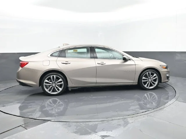 Used 2025 Mineral Gray Metallic Chevrolet LT image 4