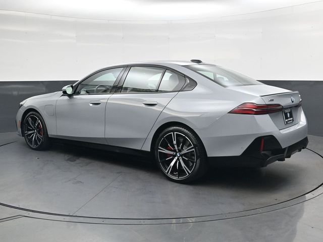 Used 2026 Gray BMW 550e xDrive image 7