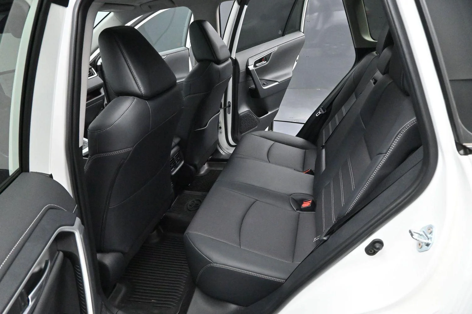 Used 2025 Wind Chill Pearl Toyota Limited image 32