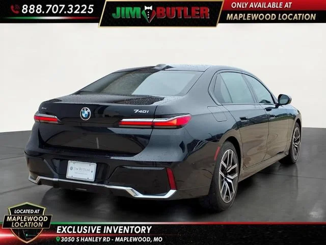 Used 2025  BMW 740i xDrive image 4