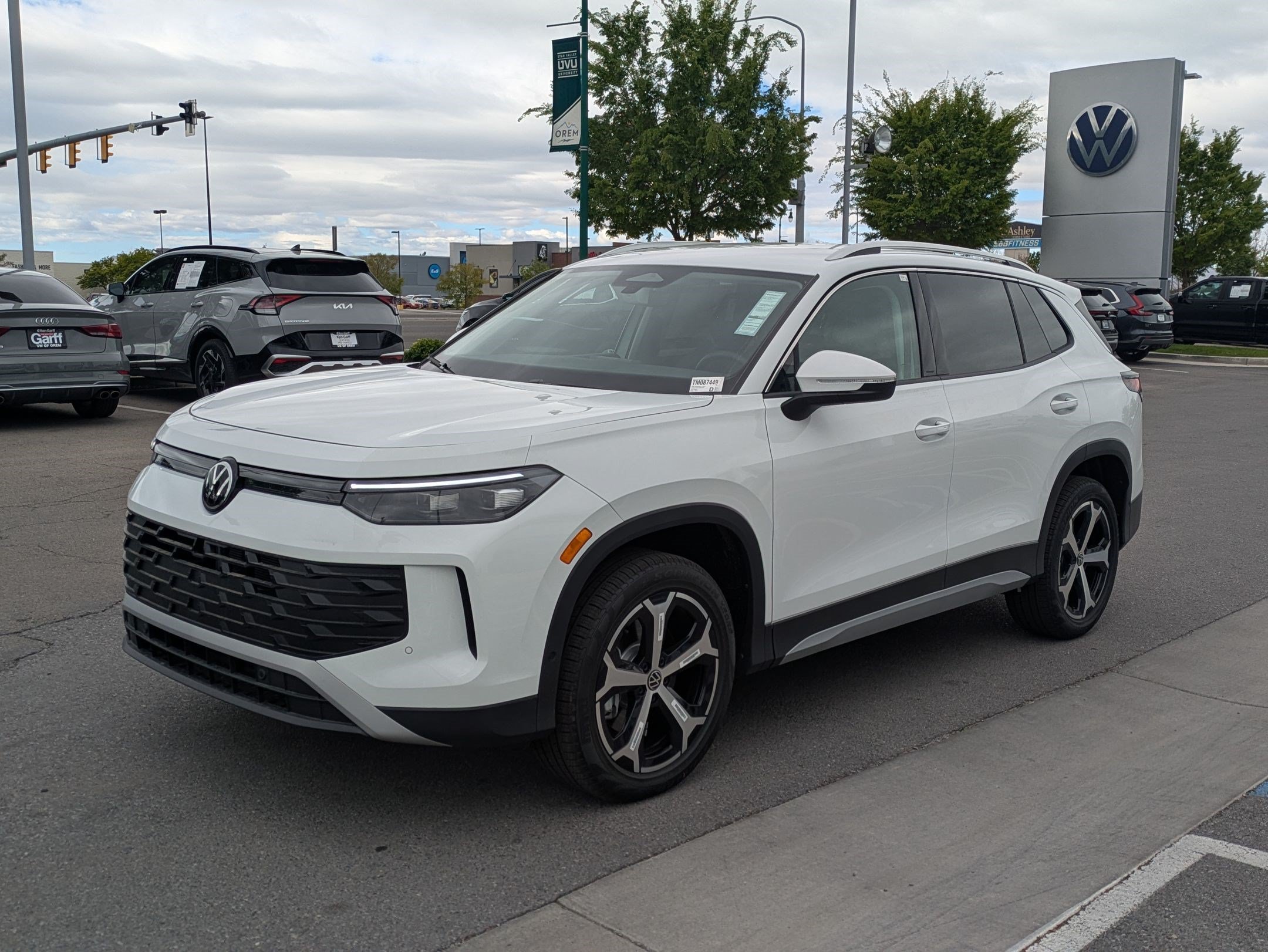 New 2026 Pure White Volkswagen SE image 8