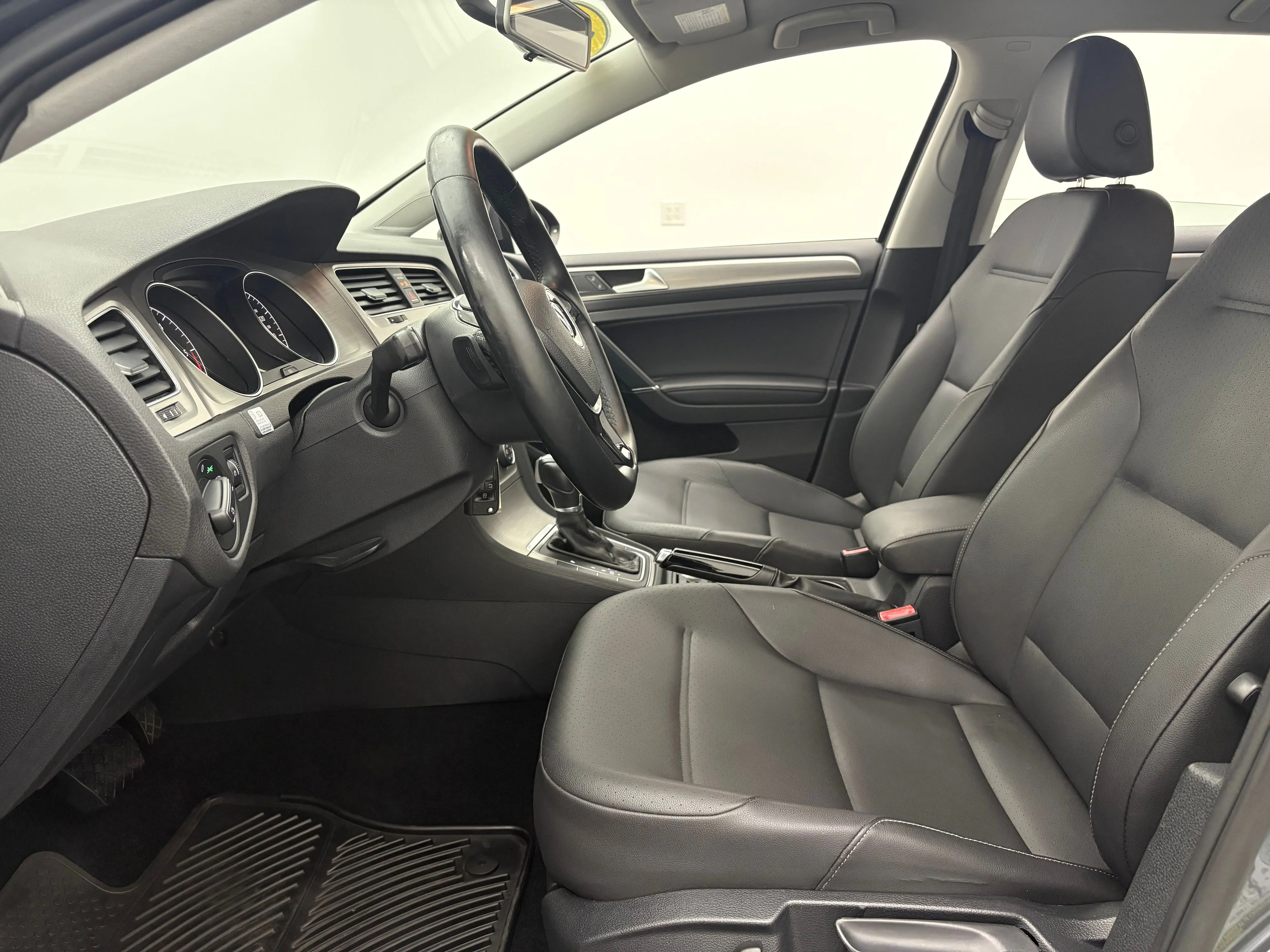 Used 2015 Platinum Gray Metallic Volkswagen TDI S 4-Door image 14