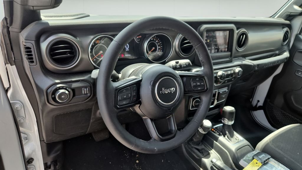 Used 2023 White Jeep Sport S image 9