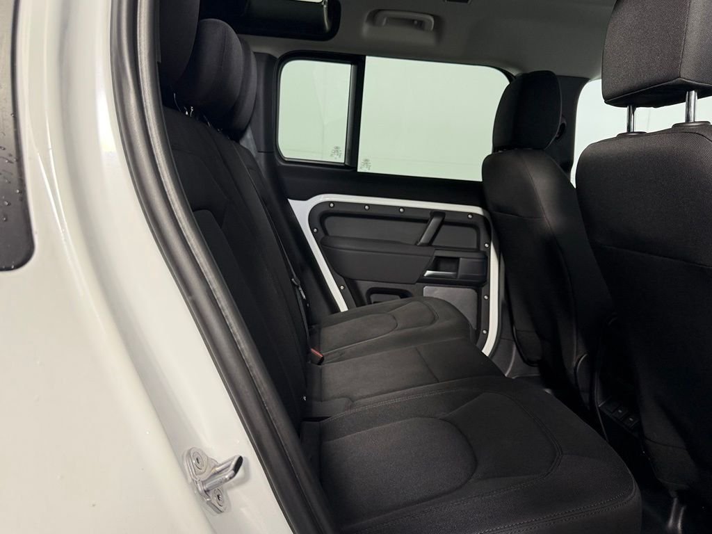 Used 2023 Fuji White Land Rover Standard image 18