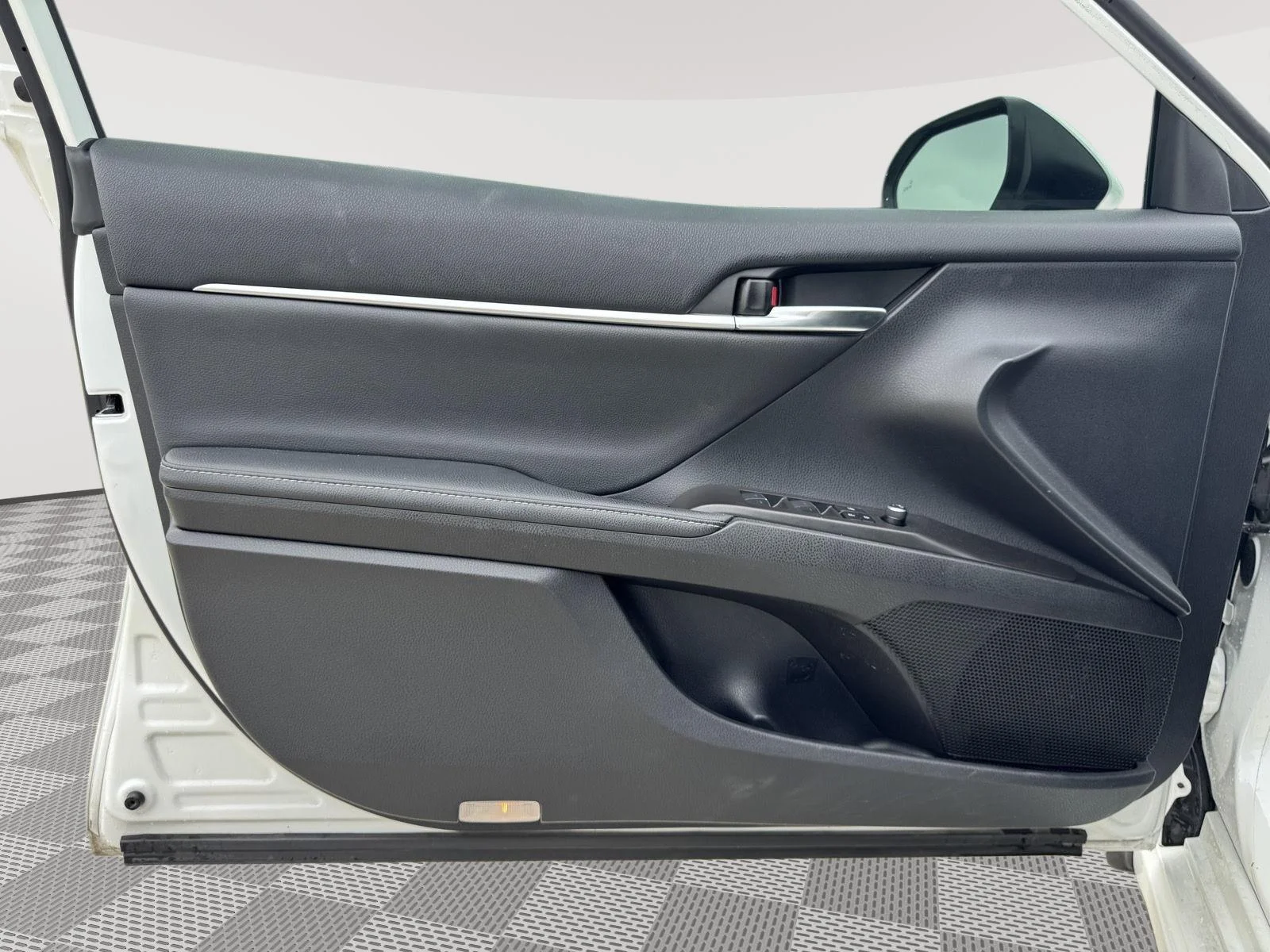 Used 2023 Wind Chill Pearl Toyota XSE image 12