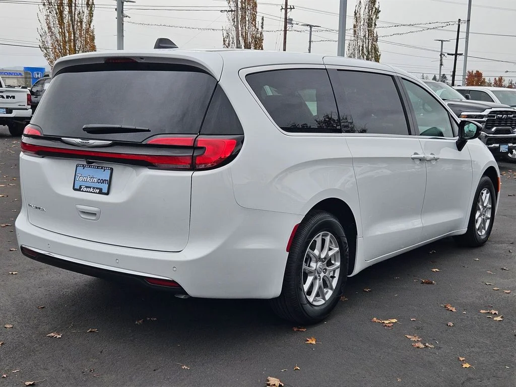 2026 Chrysler Pacifica Select - Photo 6