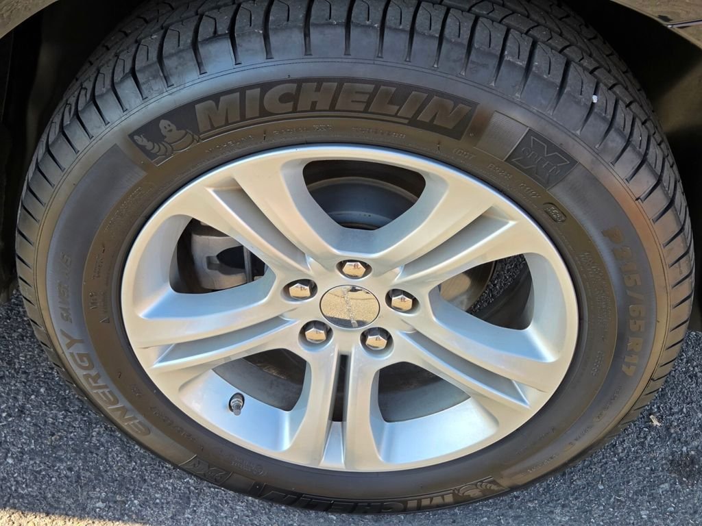 Used 2023 Black Dodge SXT image 11