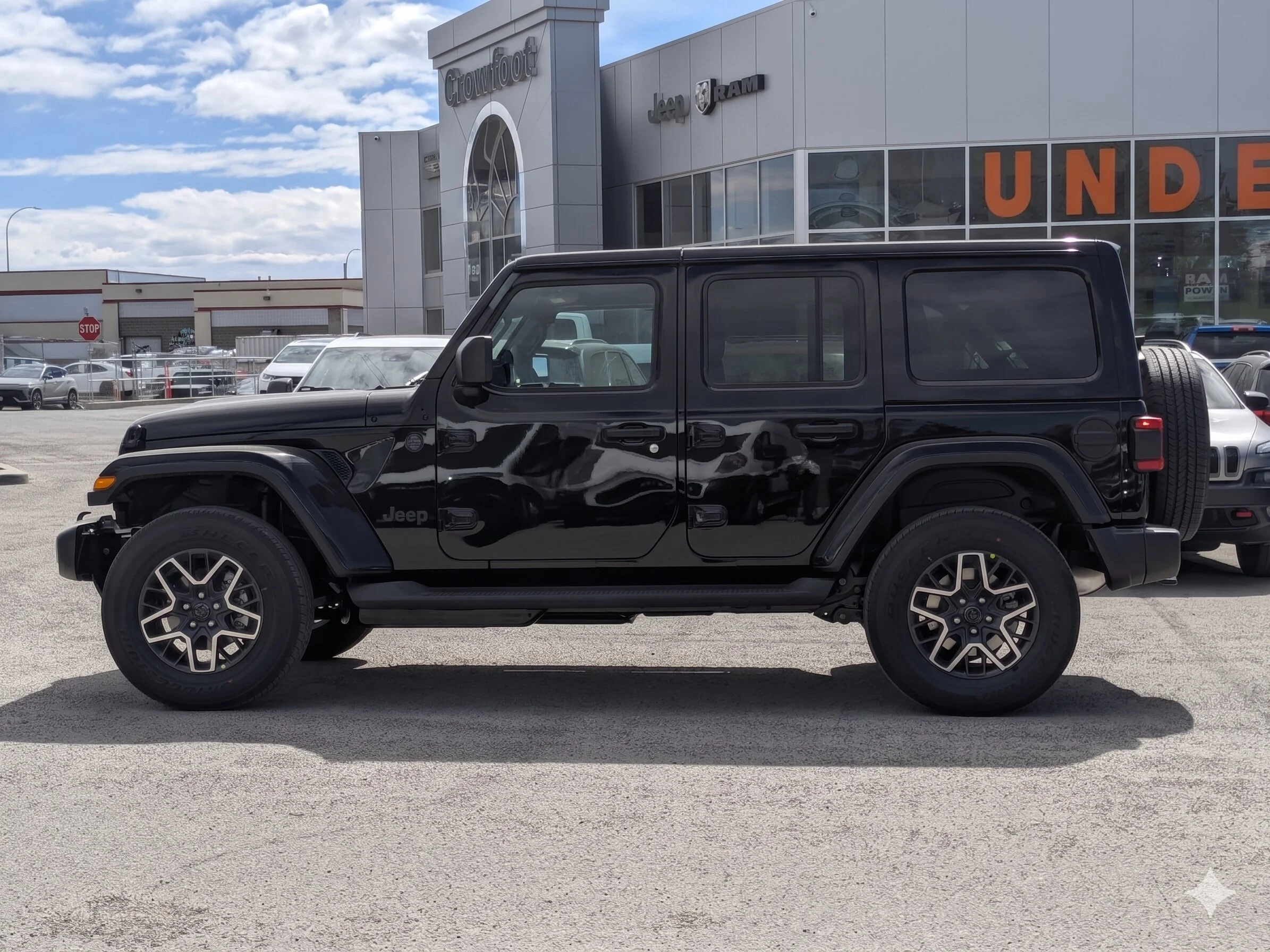 New 2026 Black Jeep Sahara - - Body-Color Top - Side Steps - 2.0L Turbo - Remote Start & tons more! image 5