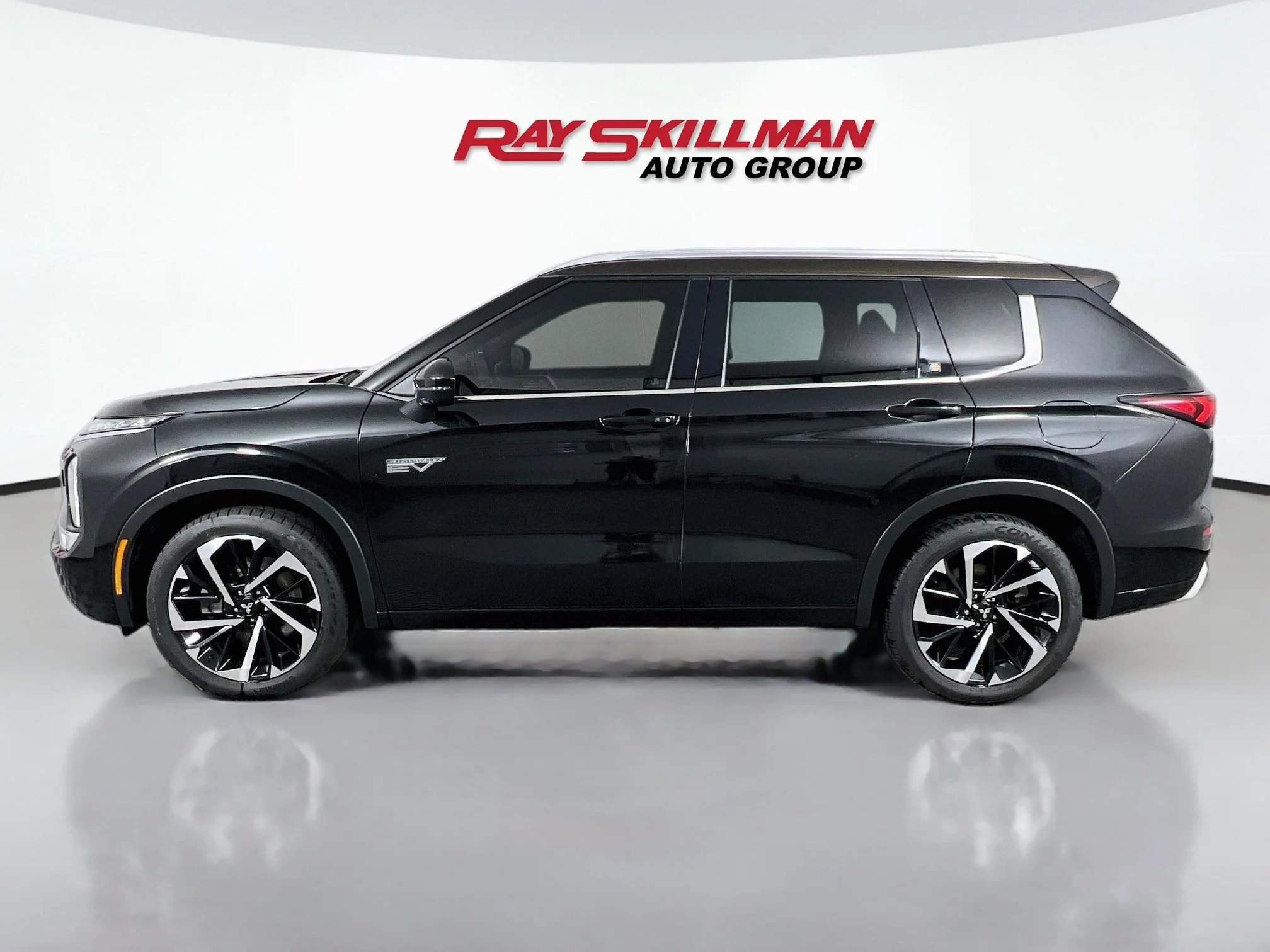 Used 2023 Black Mitsubishi SEL image 4