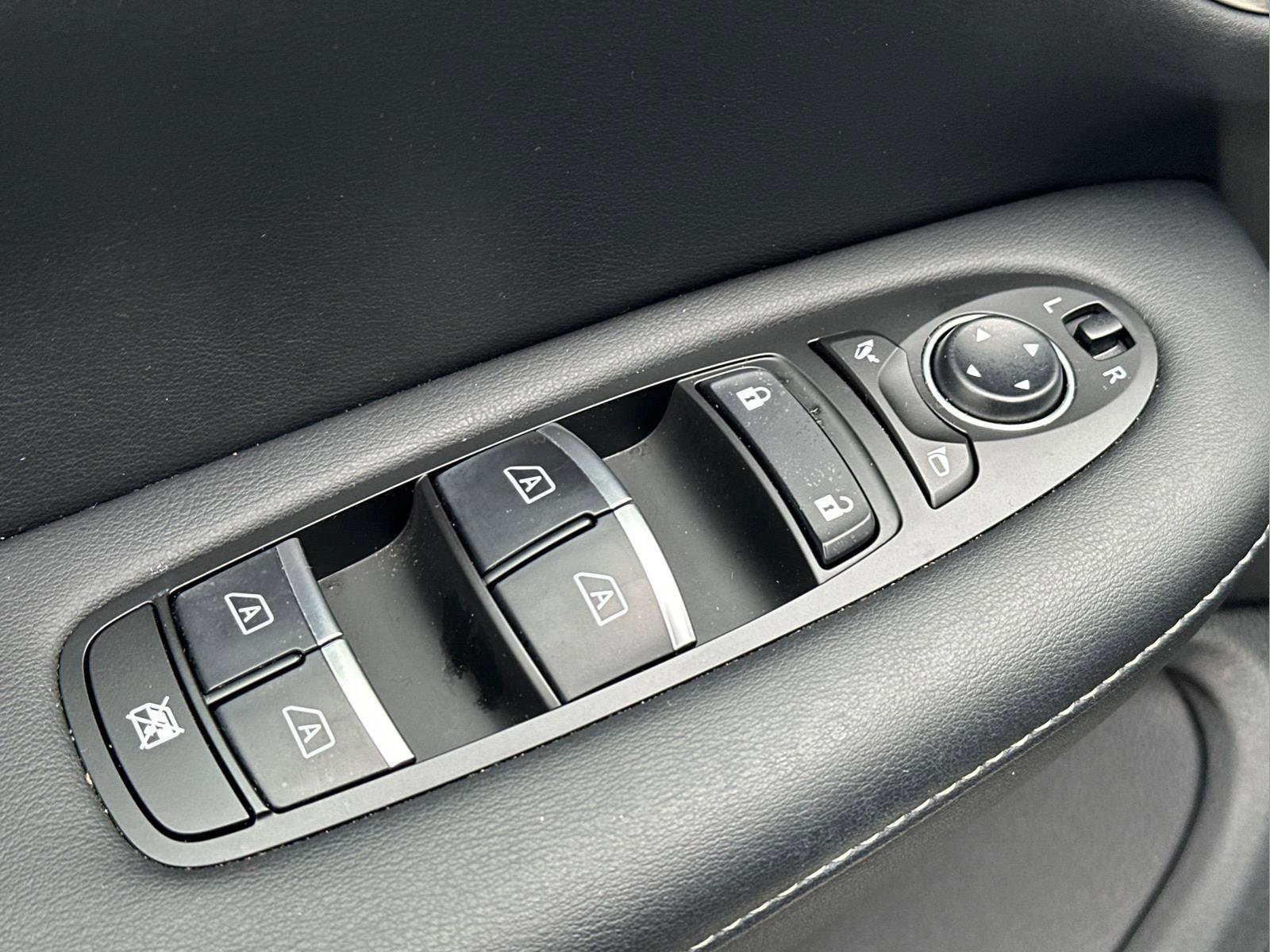 Used 2025 Slate Gray INFINITI SPORT image 15