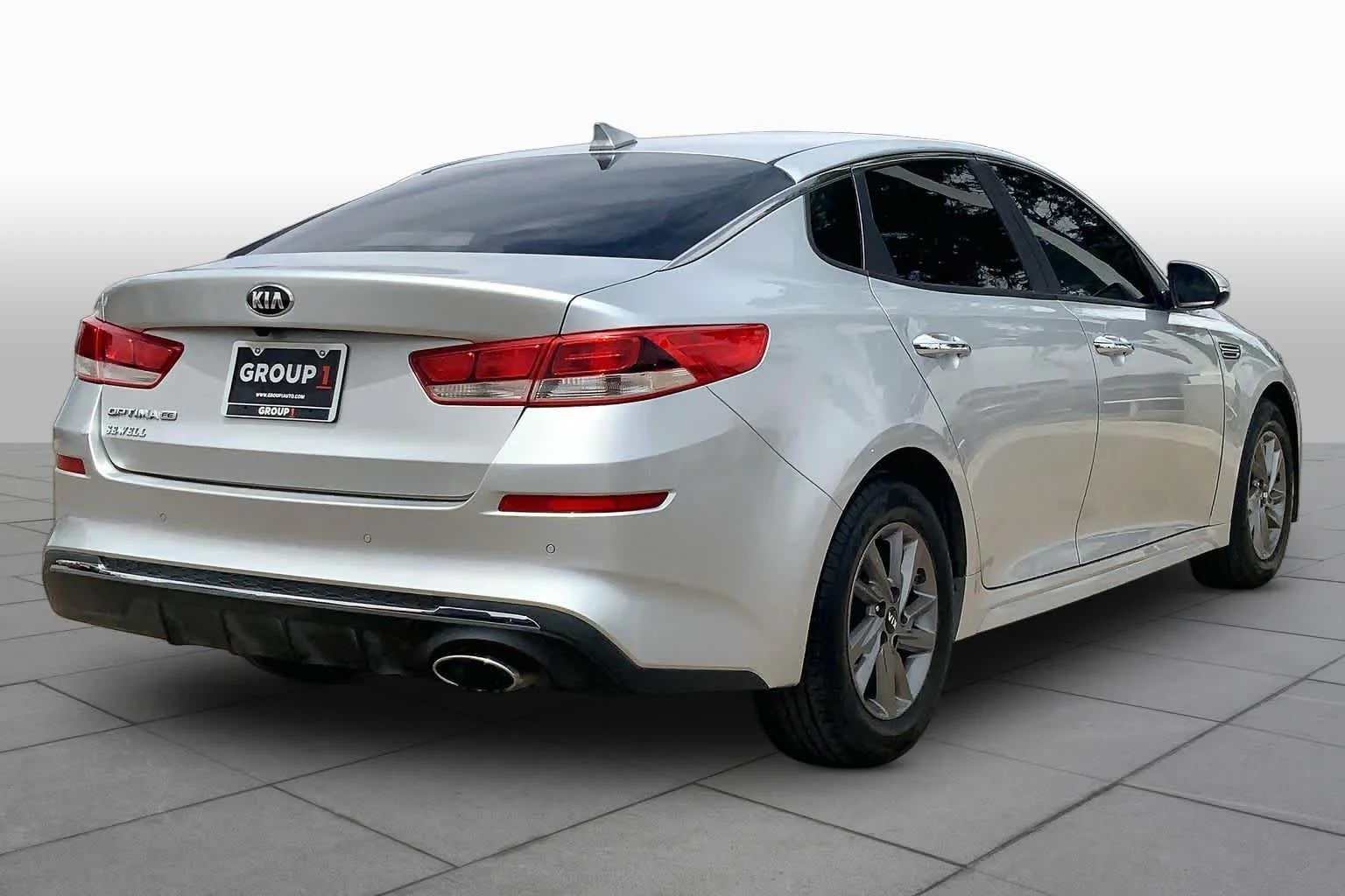 Used 2020 Sparkling Silver Kia LX image 13
