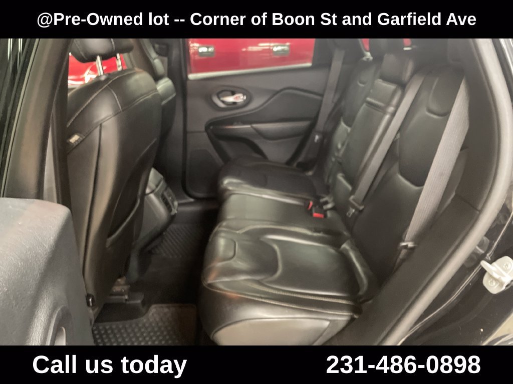 Used 2015 Black Jeep Latitude image 11