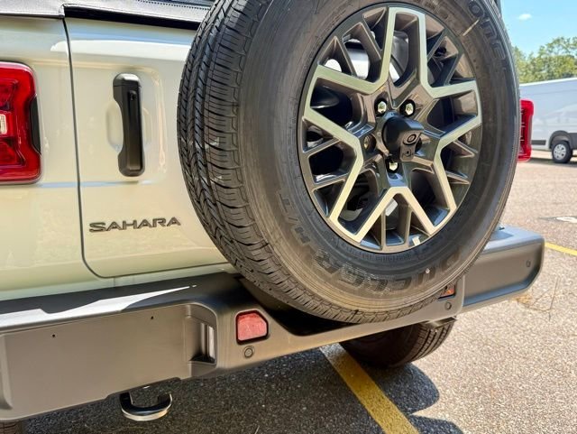 2025 Jeep Wrangler 4-Door Sahara - Photo 10