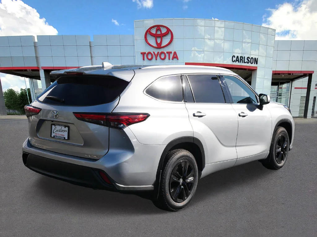 Used 2022 Silver Toyota XLE image 5