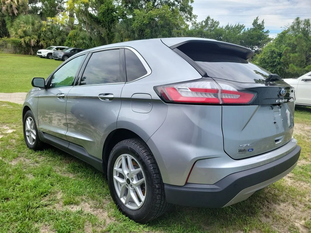 Used 2024 Silver Ford SEL image 9