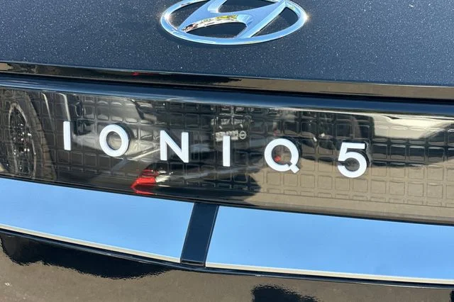 Used 2024 Black Hyundai SEL image 34