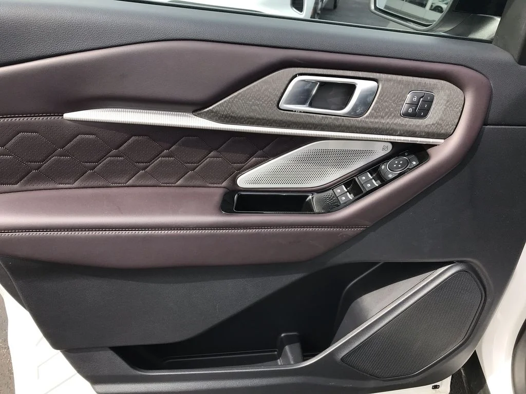 Used 2025 White Ford Platinum image 13