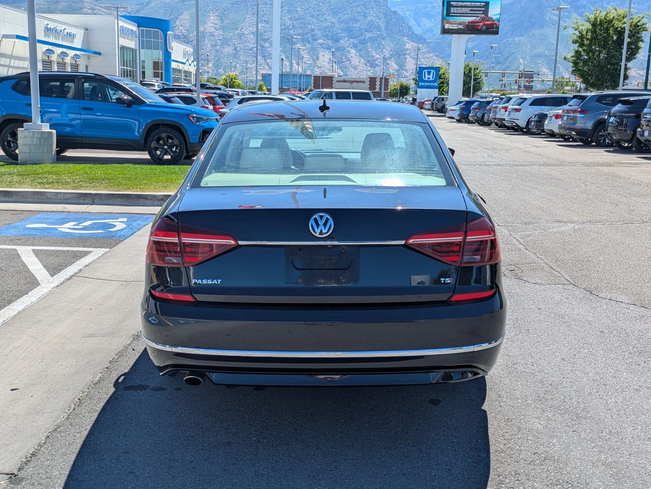Used 2017 Deep Black Pearl Volkswagen R-Line w/Comfort Pkg image 4