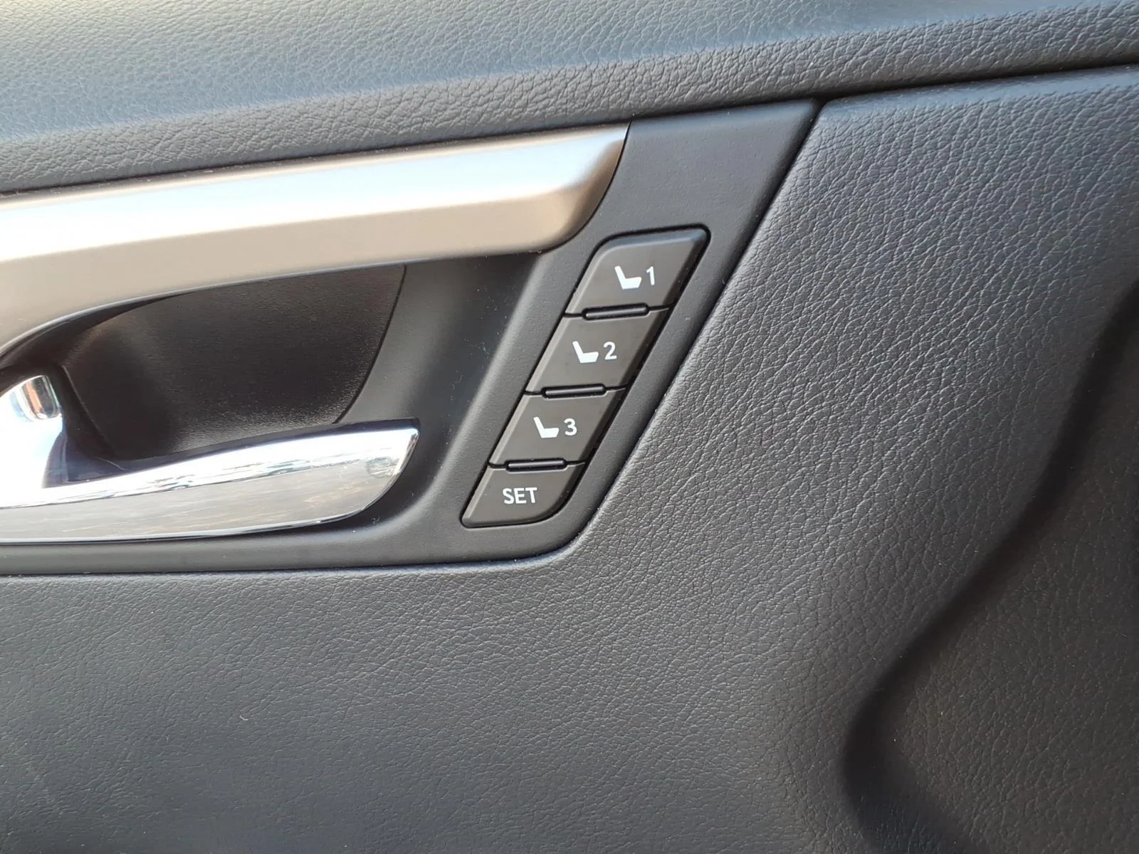 Used 2019 Eminent White Pearl Lexus RX 350L Premium image 8