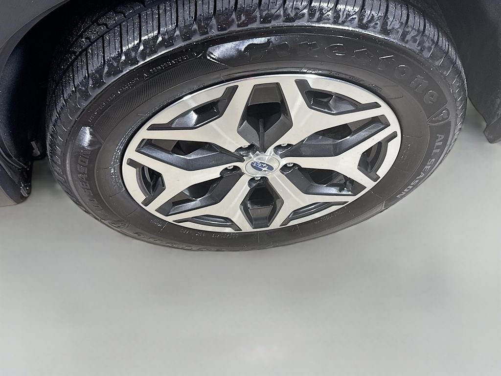 Used 2022 Crystal Black Silica Subaru Premium image 9