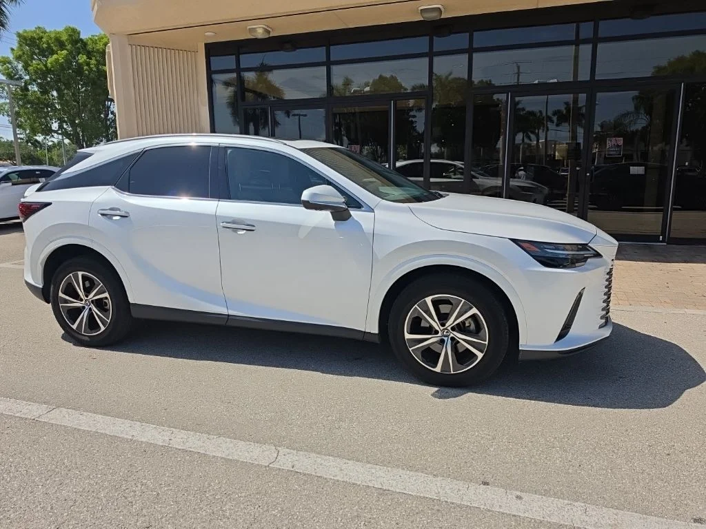 Used 2023 White Lexus 350 Premium image 4