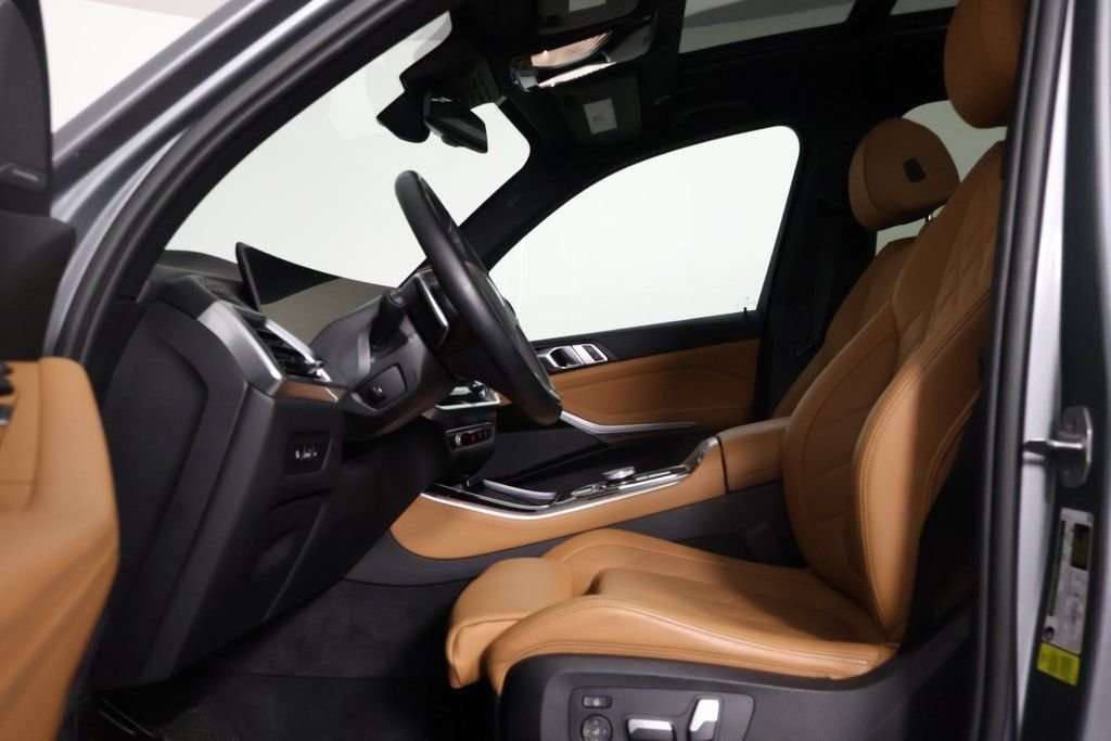 Used 2024 Skyscraper Grey Metallic BMW sDrive40i image 10