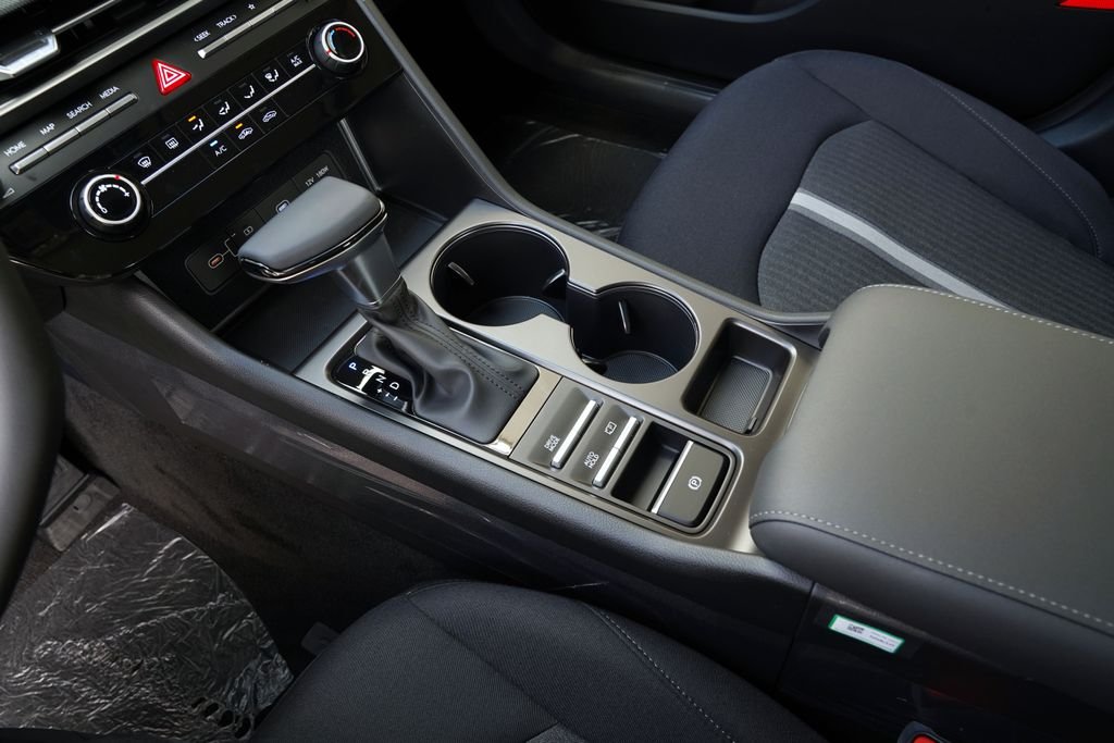 New 2026 Carbon Blue Hyundai SE image 42